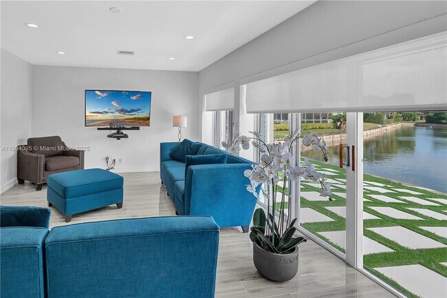 Foto del edificio - 5602 White Cedar Ln