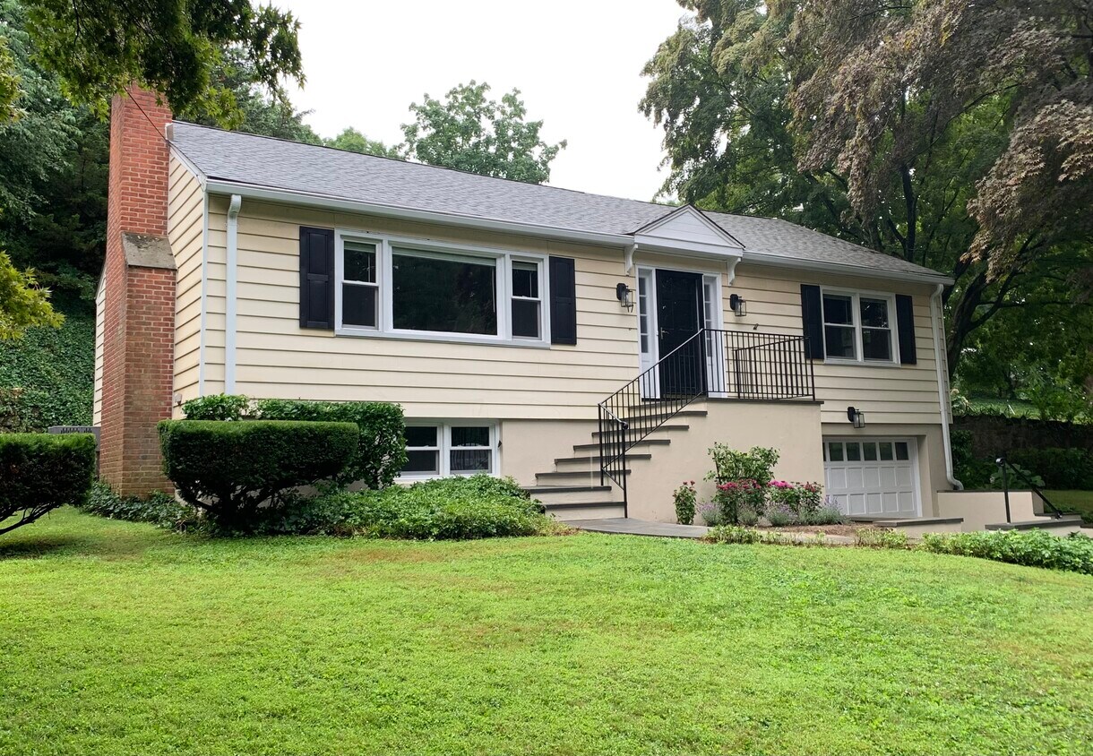 Primary Photo - 17 Field Rd