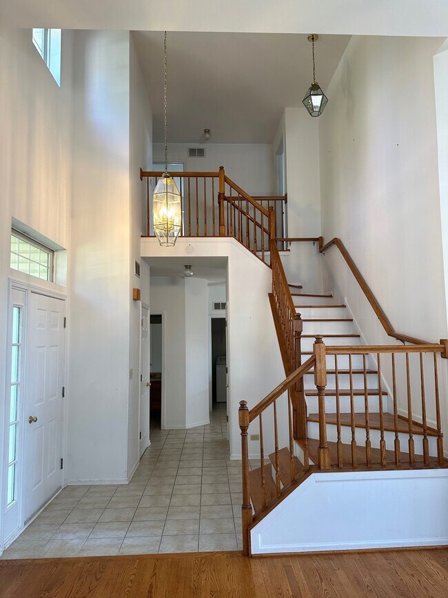 1386 Almaden Ln, Gurnee, IL 60031 House Rental in Gurnee, IL