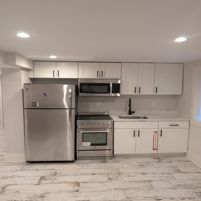 Building Photo - 1304 Allison St NE