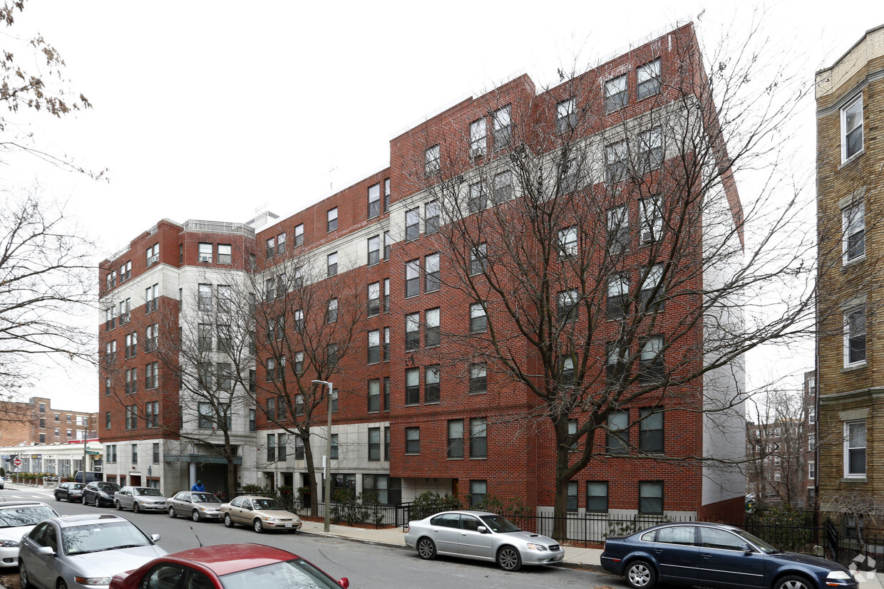 Foto principal - West Fenway Apartments