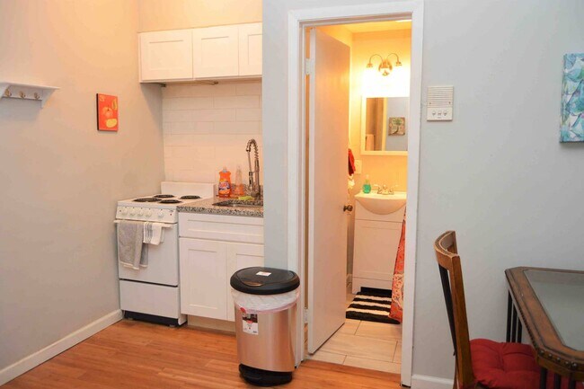 Building Photo - 18 Buttles Ave