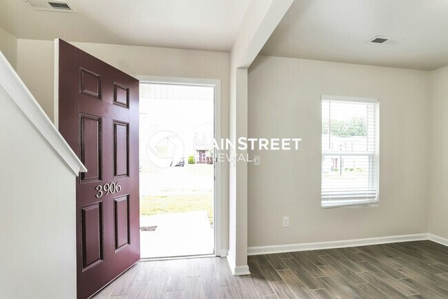 Building Photo - 4 Bedroom Pet-Friendly Home in GREENSBORO,...