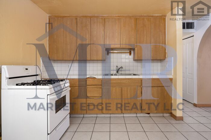 Primary Photo - 3Bed/2Bath at 35th/Cactus! $1499 MOVE-IN S...