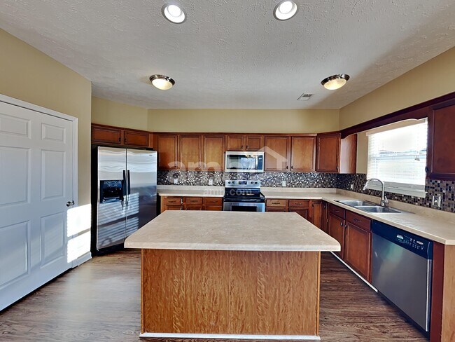 Foto del edificio - 533 Callie Ave