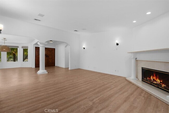 Foto del edificio - 600 Cliff Dr