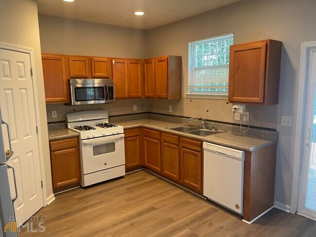 Building Photo - 4014 Carisbrook Dr