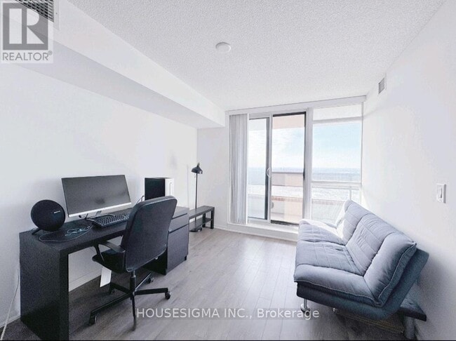 Photo du bâtiment - 830-2830 Lawrence Ave W