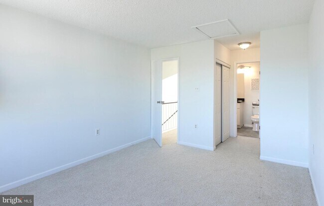 Building Photo - 10498 Stonington Ln