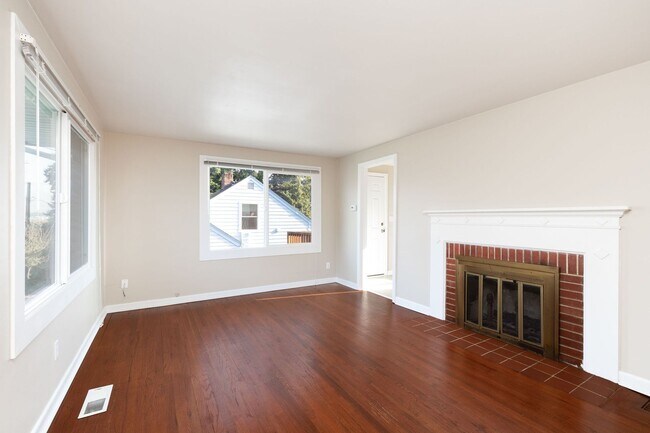 Foto del edificio - Updated 3 Bedroom Northgate Home with Atta...