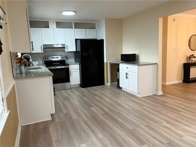 Foto del edificio - 1005 Eastview Rd NE