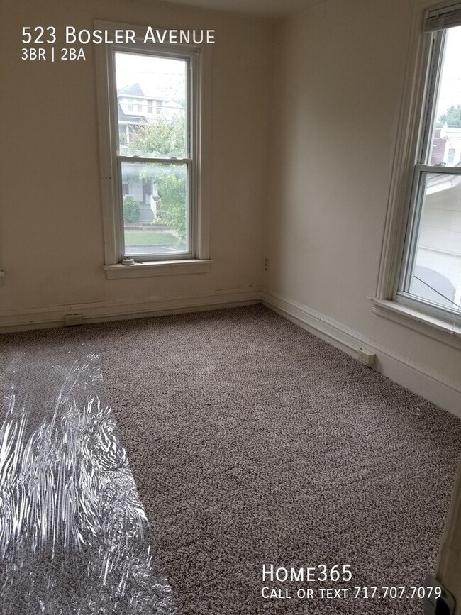 Building Photo - Amazing 3 bed 2 full bath duplex with deck...