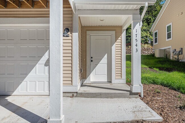 Foto del edificio - Like New 5 Bedroom - Close to the lake!