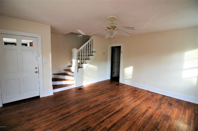 Photo - 503 S Oak St Townhome