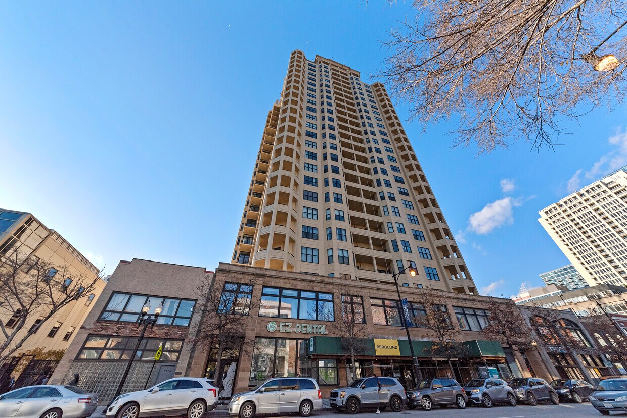 Primary Photo - 1464 S Michigan Ave
