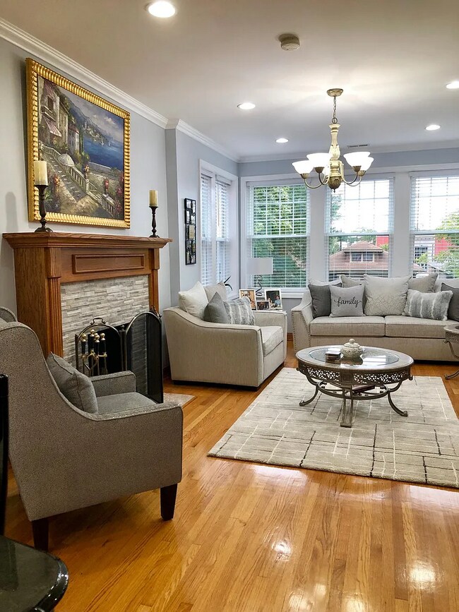 5023 N Troy St Unit 1, Chicago, IL 60625 5023 N Troy St Chicago, IL