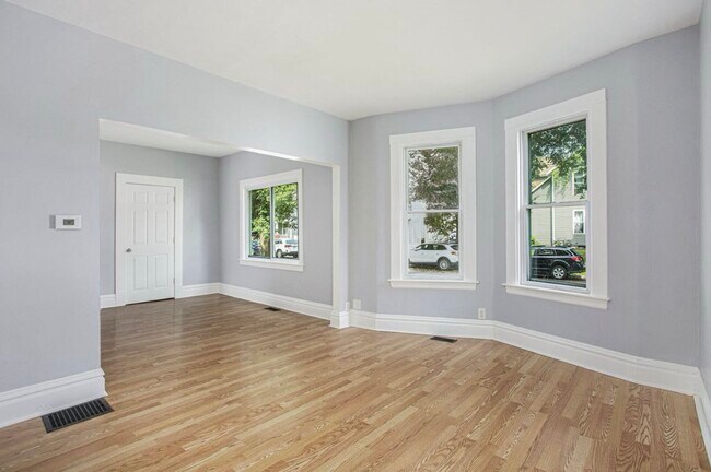Foto del edificio - 257 National Ave NW