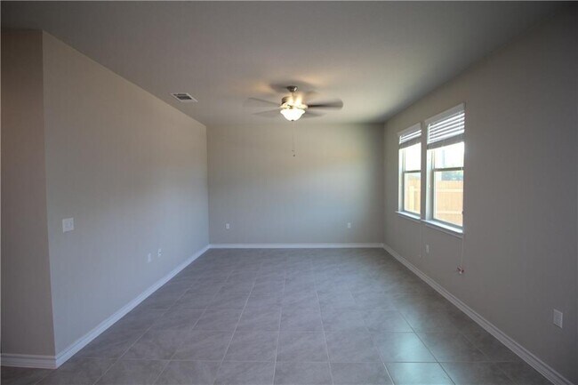 Foto del edificio - 11708 Saddle Rock Dr