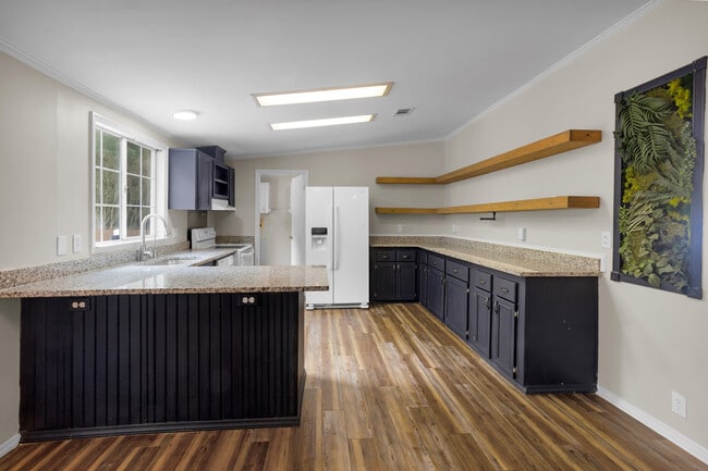 Foto del edificio - 628 Maynard Blvd