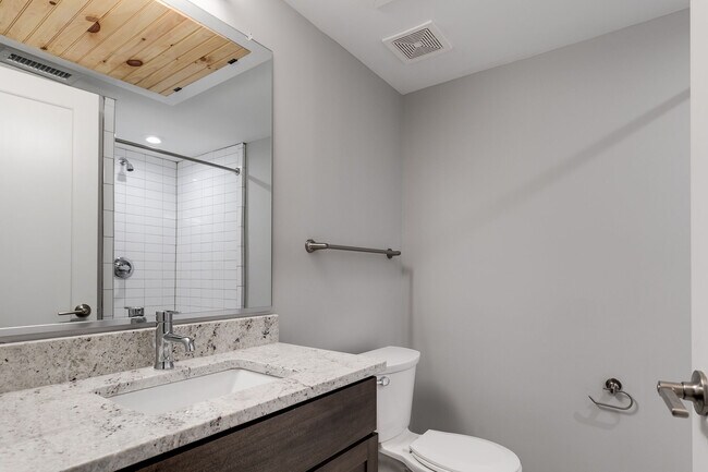 Baño - Landmark at Marshall Broad