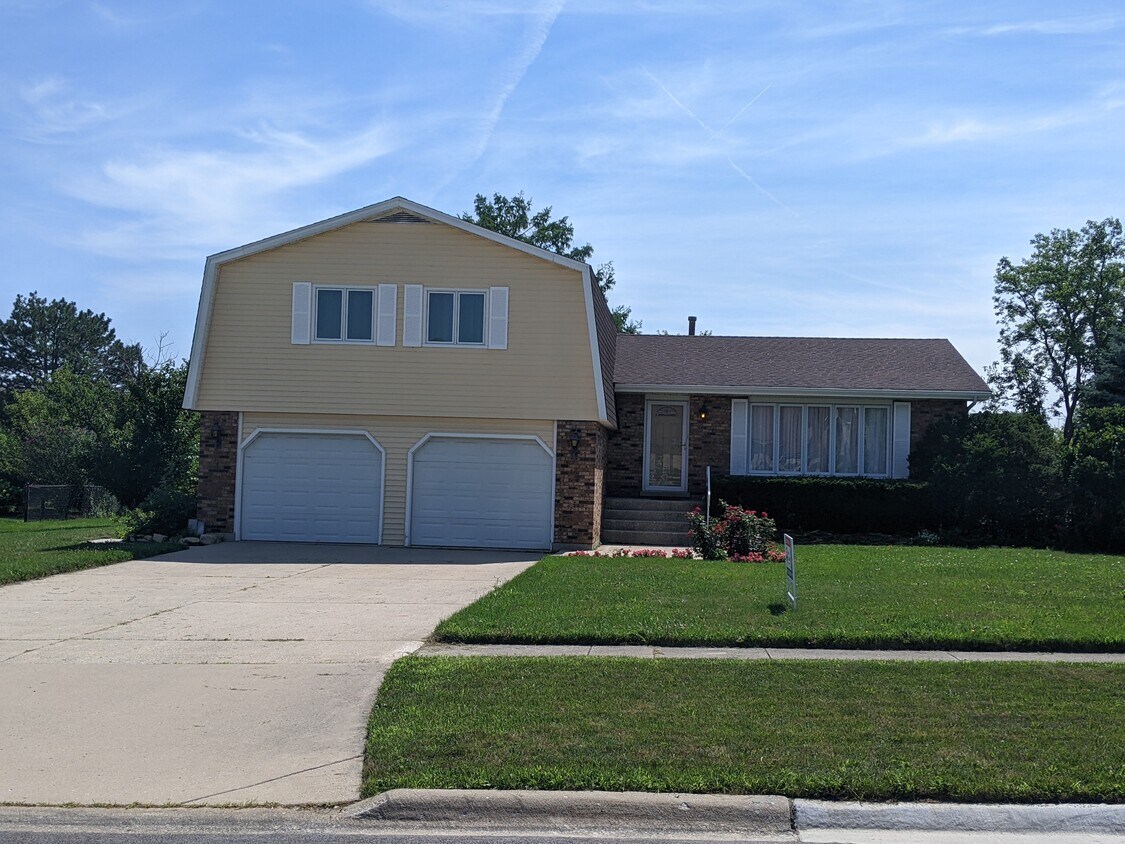 235 Chestnut Dr, Frankfort, IL 60423 House Rental in Frankfort, IL