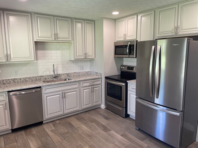 Foto del edificio - Duplex in Auburn available in soon!