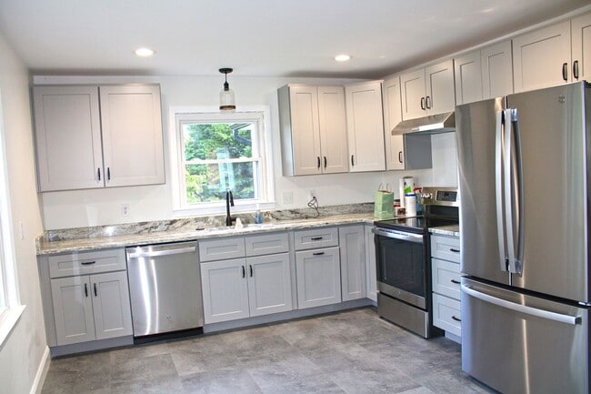 Building Photo - Freshly Renovated Cottage