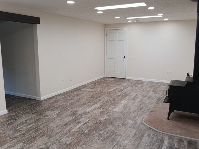Foto del edificio - Stunning 3-bedroom, 2-bathroom home! Comin...