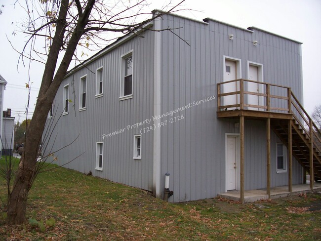 Building Photo - 465 E Washington St