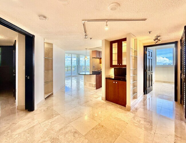 Foto del edificio - 6422 Collins Ave