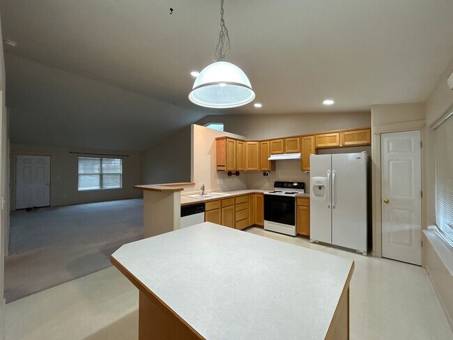 Building Photo - 3 Bedroom / 2 Bathroom Home in Madras