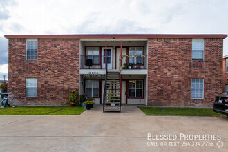 Building Photo - 3409 Toledo Dr