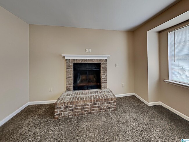 Building Photo - 2827 Arrowhead Cir NE