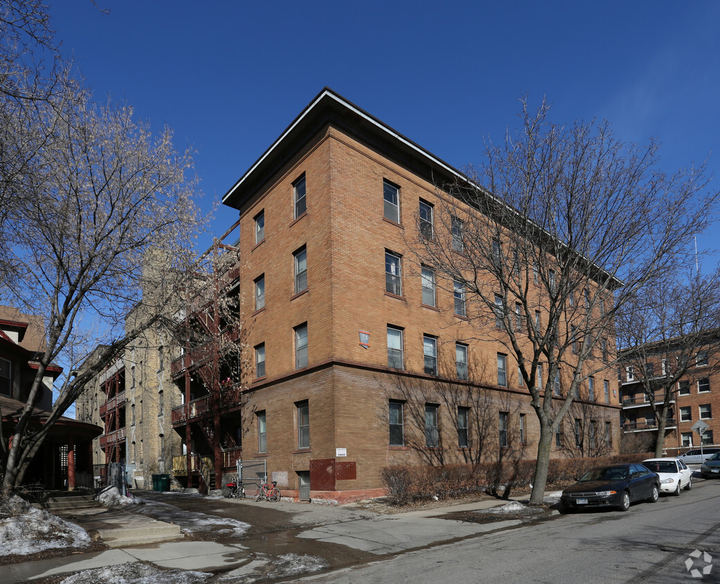 Primary Photo - West Franklin Avenue Apartments