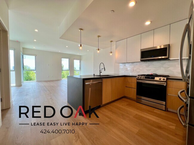 Building Photo - 1001 N Fairfax Ave