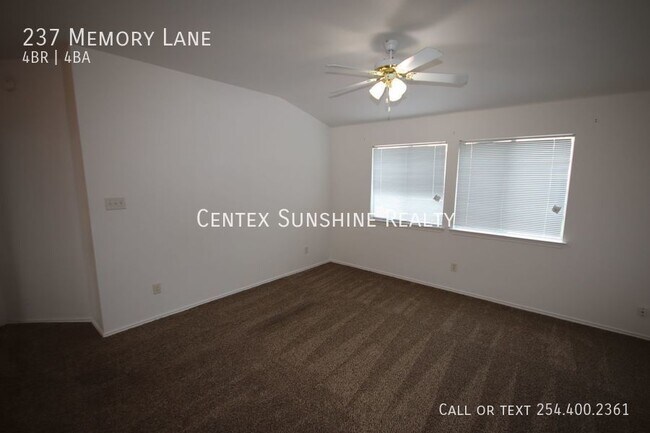Foto del edificio - 237 Memory Lane for Lease