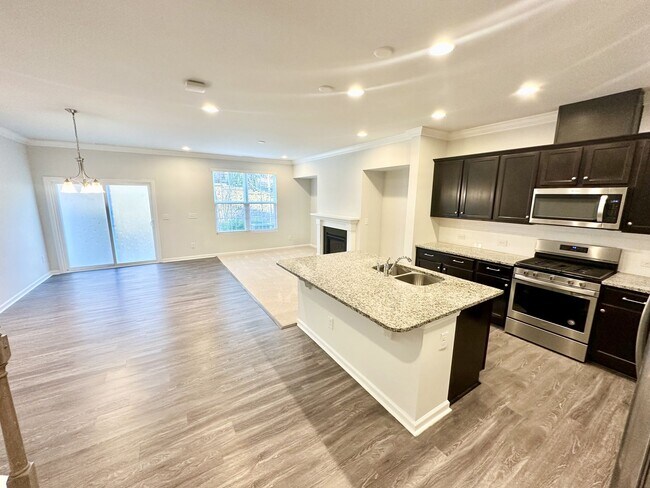 Building Photo - Impeccable Townhome in Prime Cary Location