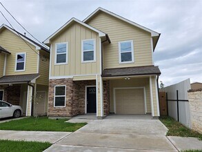 Building Photo - 2142 De Soto St