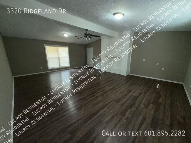 Foto del edificio - 3320 Ridgeland Dr
