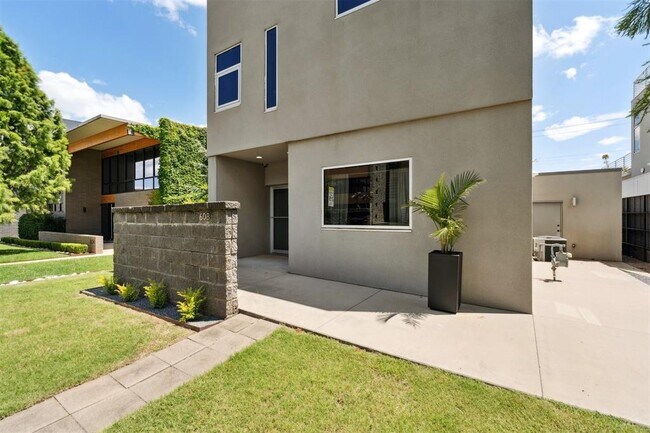 Foto del edificio - 608 NW 7th St