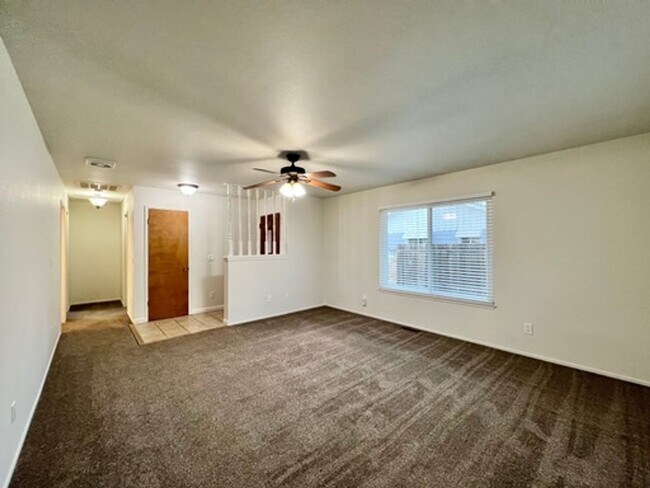Foto del edificio - TENTATIVELY RENTED Fresh and Clean 2 Bedro...