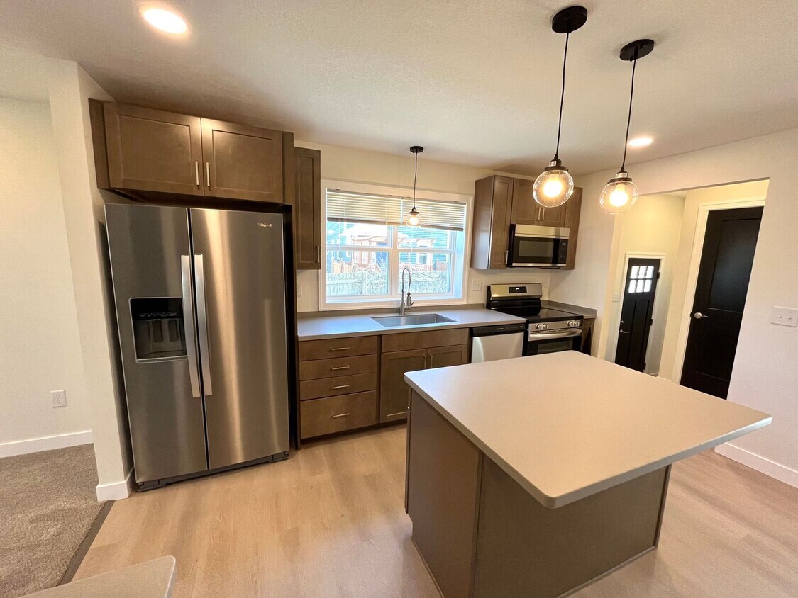 Foto principal - 909 W 2nd St