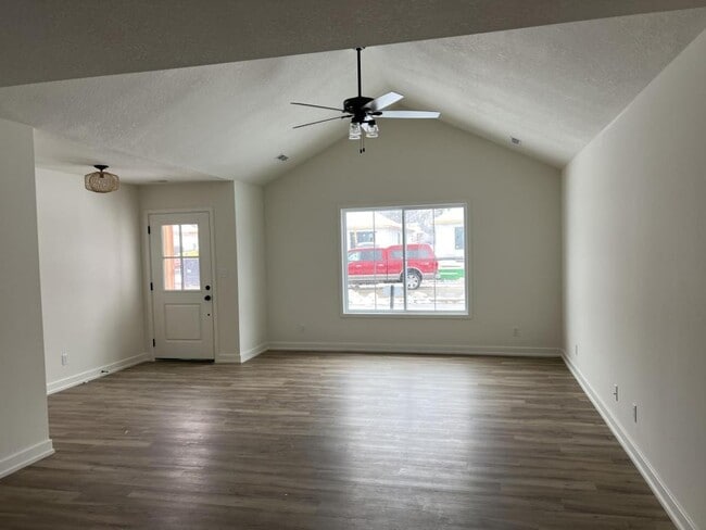 Foto del edificio - 7700 N Rainbow Dr