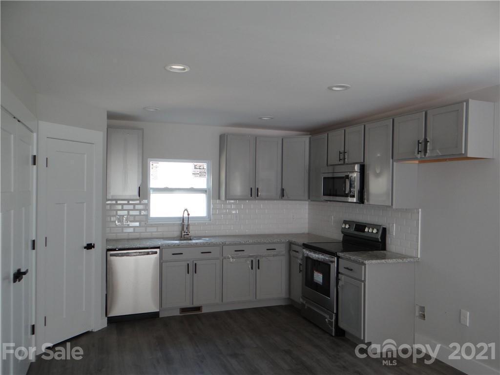 Building Photo - 125 Eastview Dr