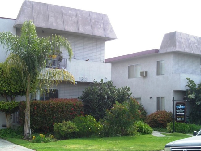 Building Photo - 3612 Mentone Ave