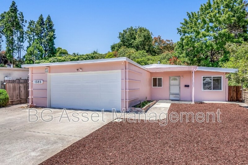 Photo - 1588 Ridgecrest Road