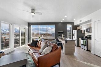 Building Photo - 380 S 400 E