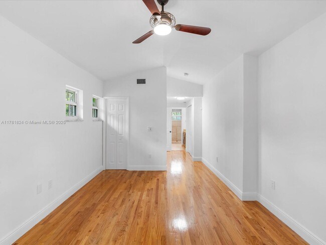 Building Photo - 1125 Asturia Ave