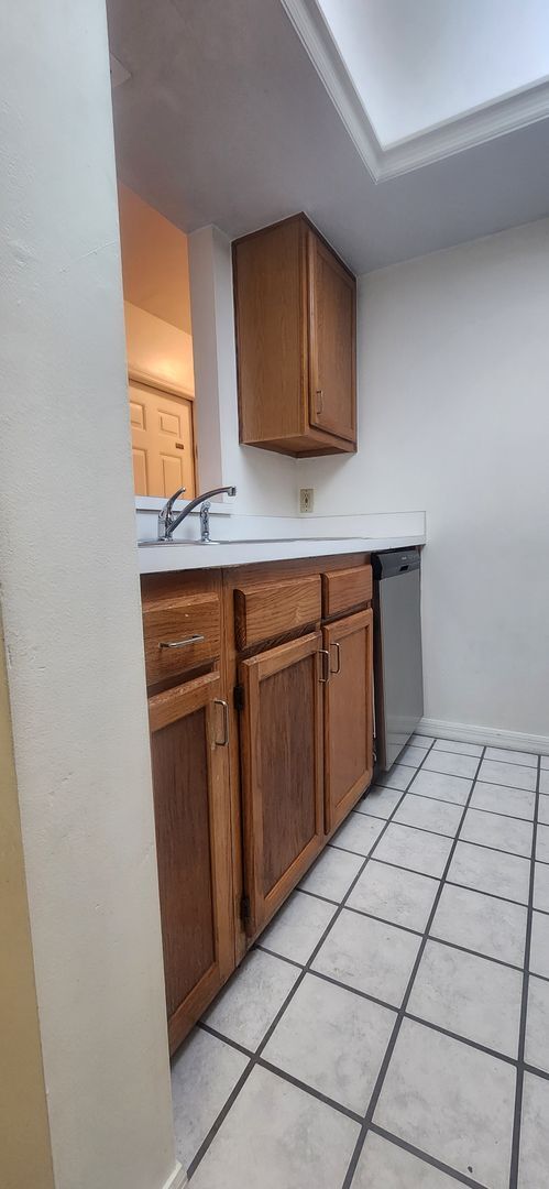 Foto del edificio - { ROCKWOOD VILLAS } 2/2 Town House Close t...