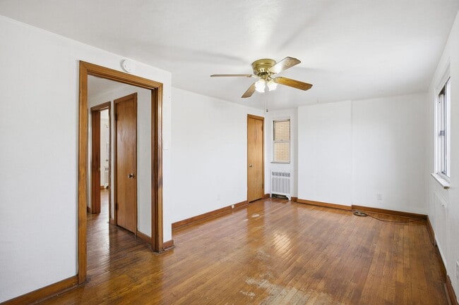 Building Photo - Triplex